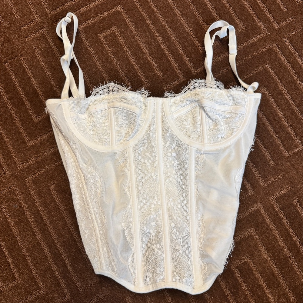 Elegant White Lace Bustier